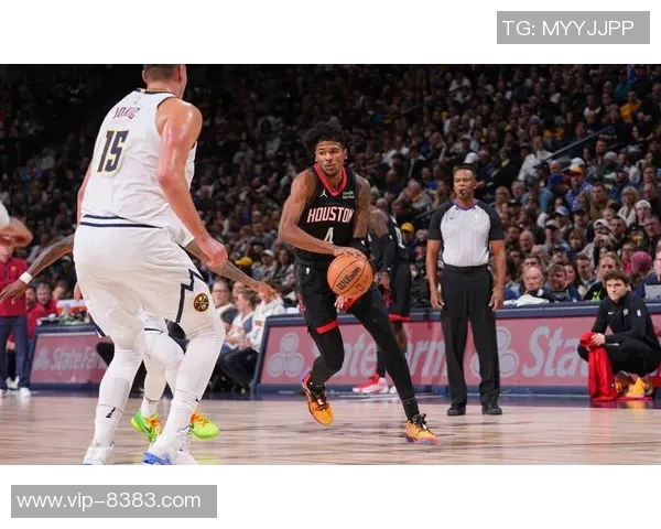 克拉克斯顿半场表现惊艳6投5中贡献12分2篮板2助攻1抢断2盖帽助球队领先